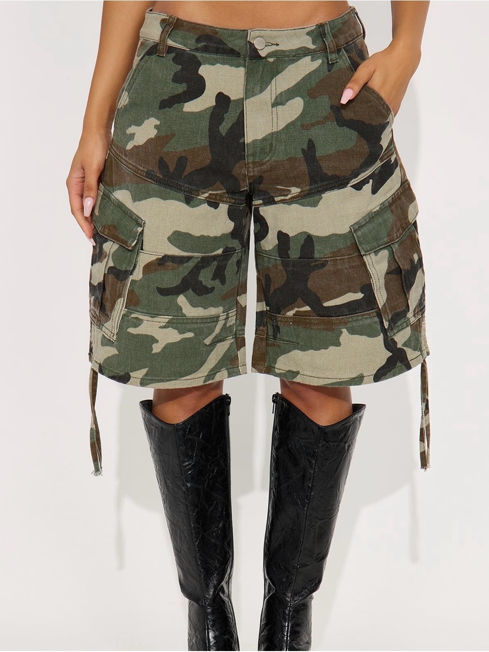 Fashion Nova Women's Camouflage Cargo Shorts - Green Camo